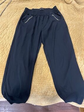 DO+BE Black Elastic Waist Jogger Pants with Zip Pockets